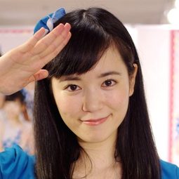 中村朝佳 飾演 Minako Uzawa