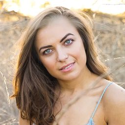 Lauren Elyse Buckley - In the Deathrom演員 飾演Sister Fiona