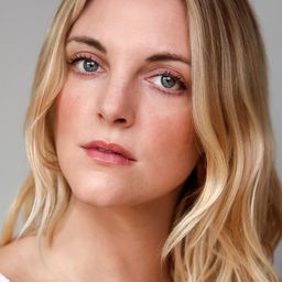 Lauren Beatty 飾演 Lauren