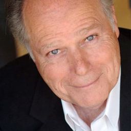 艾倫·羅亞爾 飾演 Papa Joe McLeod