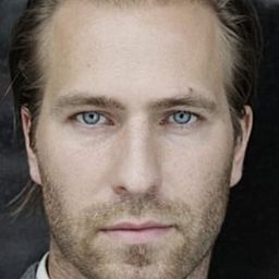 Andreas Vaehi - 瓊森幫：完美盜竊演員 飾演Vakt Jakob