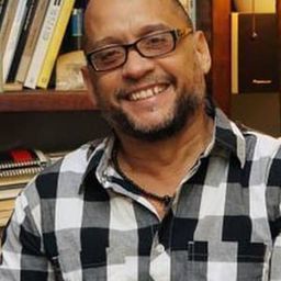 Mario Guerra 飾演 Ramiro