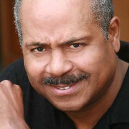 Leon Simmons - The Gods演員 飾演Alfred