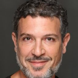 Toprak Sergen 飾演 Serkay