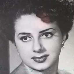 Mari Carmen Alvarado 飾演 Abuela