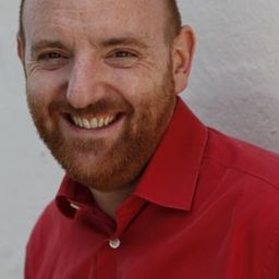 Jérôme Pouly 飾演 Fernand