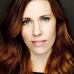 Katherine Tonkin 飾演 Donna