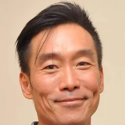 鄭浩南 - 亡命英倫演員 飾演