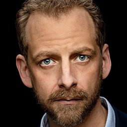 David Rossetti - 不思議先生演員 飾演Pilot