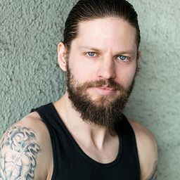 Orson Chaplin 飾演 Texan Bar Customer