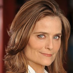 Elizabeth Karr 飾演 Rachel