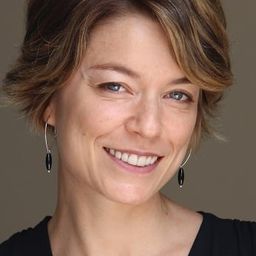 席薇亞·洛倫索 飾演 Laura