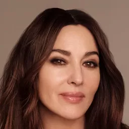 莫妮卡·貝魯奇 飾演 Davana Sealman