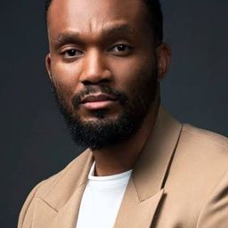 揚達·湯瑪斯 飾演 Max