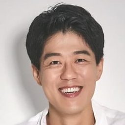 金仲基 - 精奇大家庭演員 飾演Chang-pyo