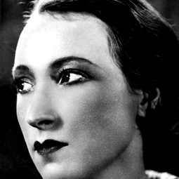 Orane Demazis - 法蘭西回憶演員 飾演Augustine Pedret