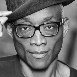 Bill T. Jones 飾演 Self