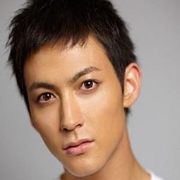 Tasuku Nagase 飾演 Kosuke Nitoh / Kamen Rider Beast