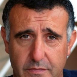 Sandro Ghiani 飾演 Emilio's Co-Worker