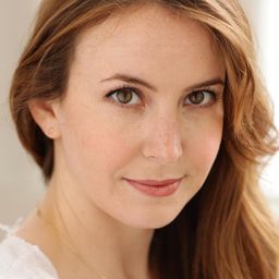 Katie Blake 飾演 Jess