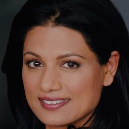 Ellora Patnaik - Pride, Prejudice and Mistletoe演員 飾演Beverly