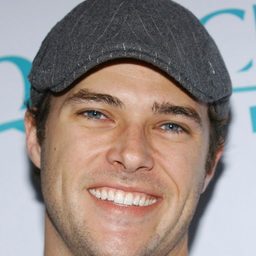 萊恩·杜姆 飾演 Brad Campbell