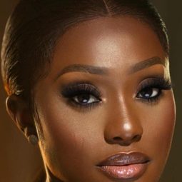 琳達·歐西佛 飾演 Vera