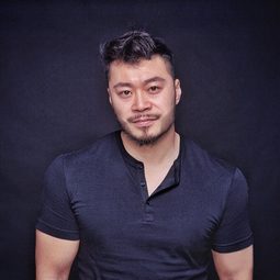 Liu Wenhuan 飾演 Lung Ba