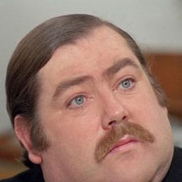 Patrick Newell 飾演 Man in Hotel Room