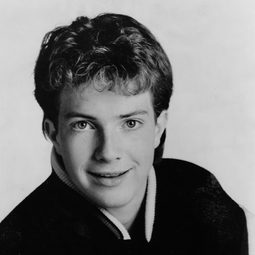 Jonathan Ward 飾演 Jonathan Eatenton