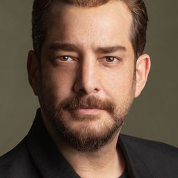 Enis Arıkan 飾演 Yıldıray