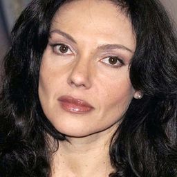 Gioia Scola 飾演 Dr. Cathy Rollins