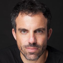 Kepa Errasti 飾演 Jon