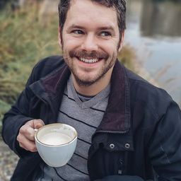 Gunnar Krupp - 麻吉闖天關 2演員 飾演Party Guest