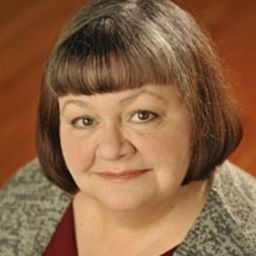 蘿拉·肯尼 飾演 Hog Woman