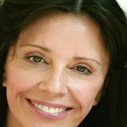 Melinda Renna - 毀滅戰士演員 飾演Female Officer