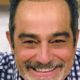 歐馬·費羅 飾演 Luis