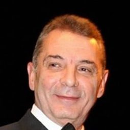 馬穆德·赫梅達 飾演 Salah Eddin Zeidan