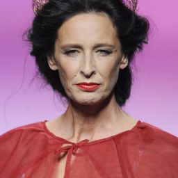 Paola Dominguín 飾演 Adriana Lamurta