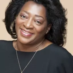 托妮雅·史都華 飾演 Evangeline