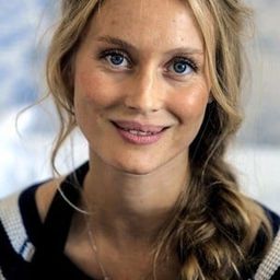 Vanessa Lorenzo 飾演 Self