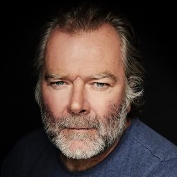 馬克·米欽森 飾演 John Dewar