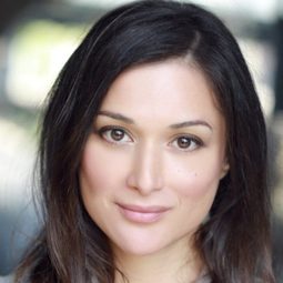 Daphne Alexander 飾演 Thalia Symons