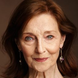 史黛拉·麥卡斯克爾 飾演 Ma McAliskey