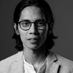 安格·德威莫斯·薩松科 - 給布拉格的信導演