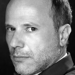 Alessandro Fabrizi 飾演 Rodolfo