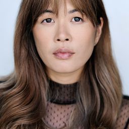 Randa Newman 飾演 Miss Thompson