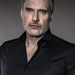 Thorsten Flinck 飾演 Rodovan