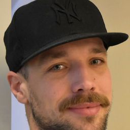 Niklas Hogner 飾演 Kake