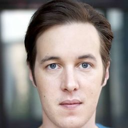 David Michaël 飾演 Louki